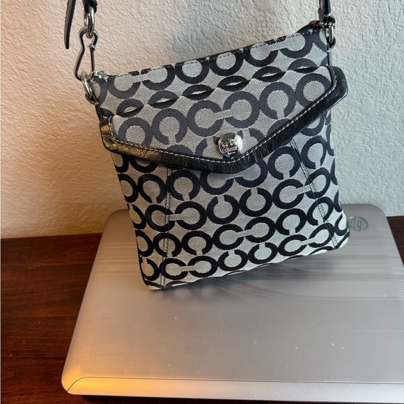 Coach Signature Small Messenger Crossbody Bag Like new never used just lost tags - Picture 3 of 4